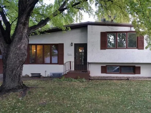 2226 10th St S, Fargo, ND 58103