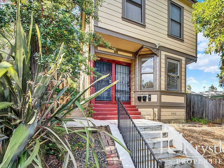 709 Carolina St — Photo 3