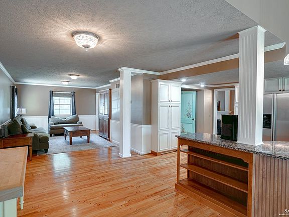 4th image of 2119 Melrose Ln
