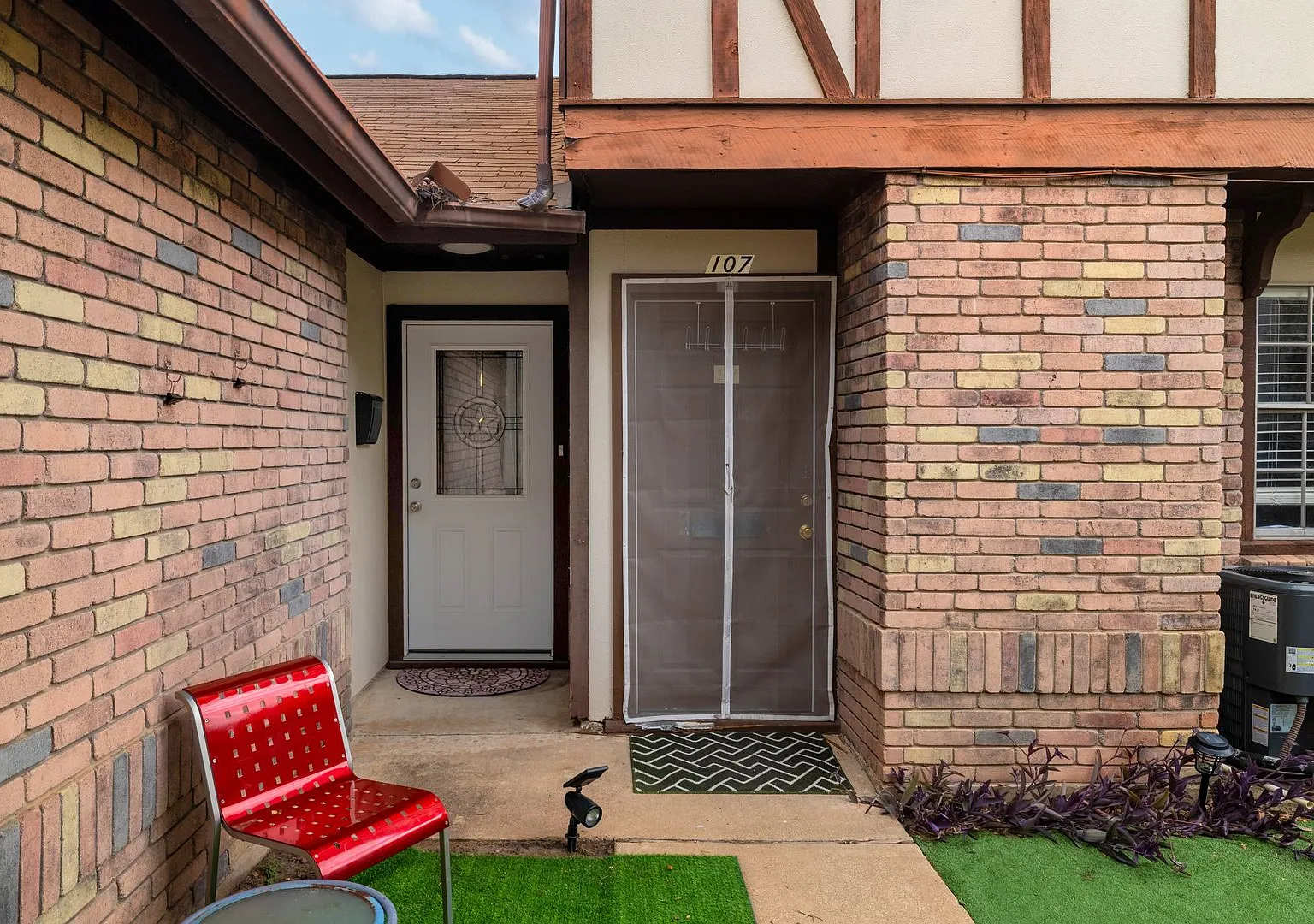 Available: 1 BD / 1 BA Northwest Hills Townhome — Photo 3