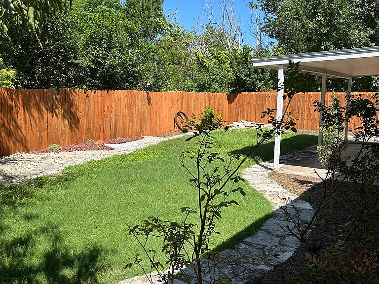 806 Lloyd Dr — Photo 5