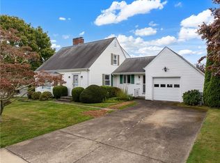 36 Willow Ave, Middletown, RI 02842