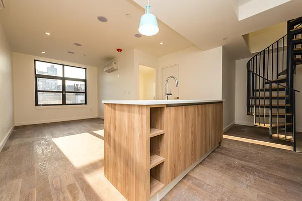 Rented by Nooklyn NYC LLC | media 118