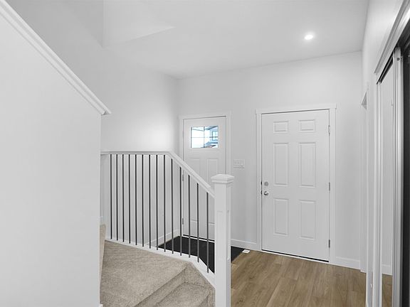 5th image of 17628 4th St NW