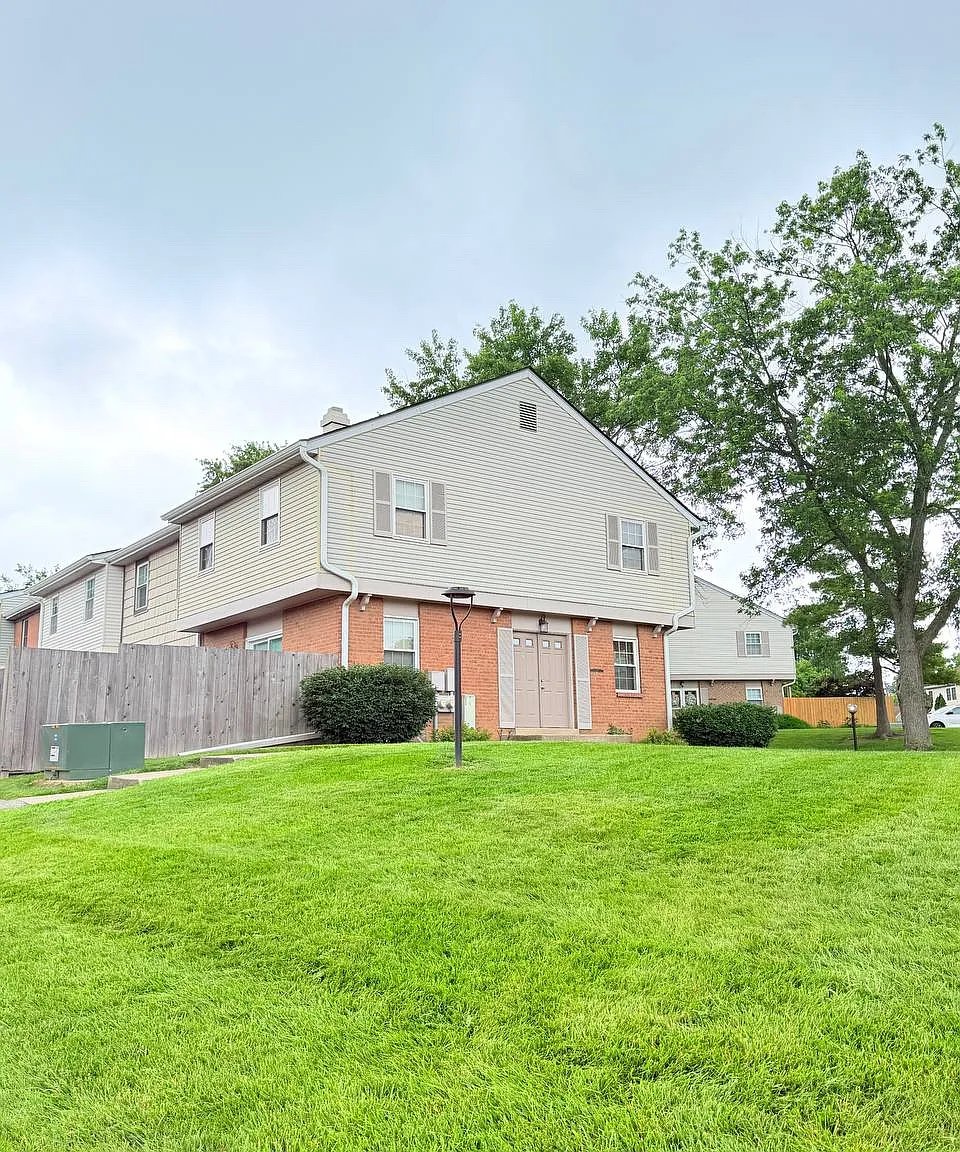 3 bed, 2.5 bath, 1650 sqft, $2,100 — Photo 1