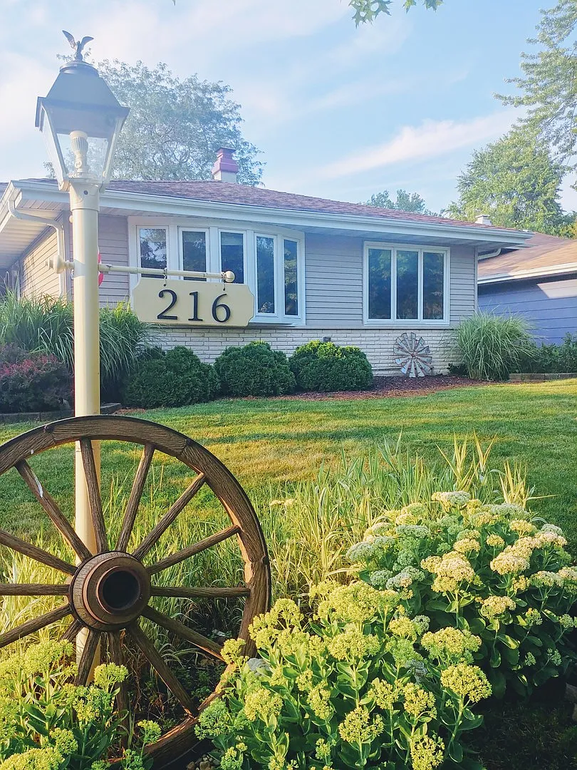 216 Robinson Ln photo 1