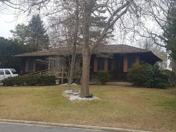 2nd image of 3 Oaktree Dr