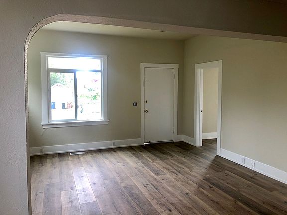 4th image of 2210 N Adams St
