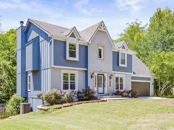 3705 SW Kimstin Cir, Blue Springs, MO 64015