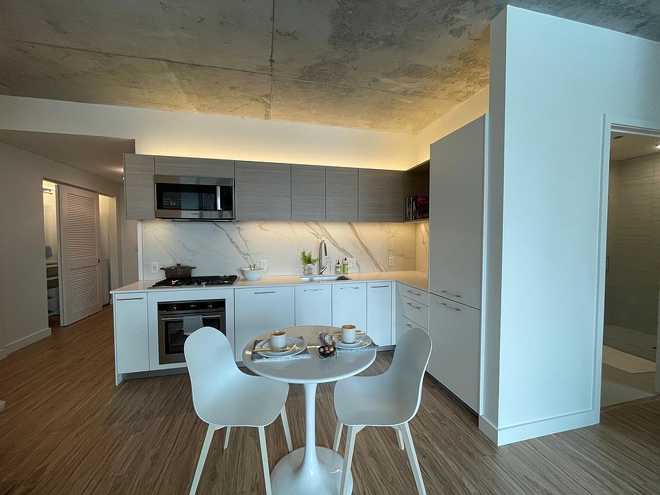 1st image of 641 W Lake St #517