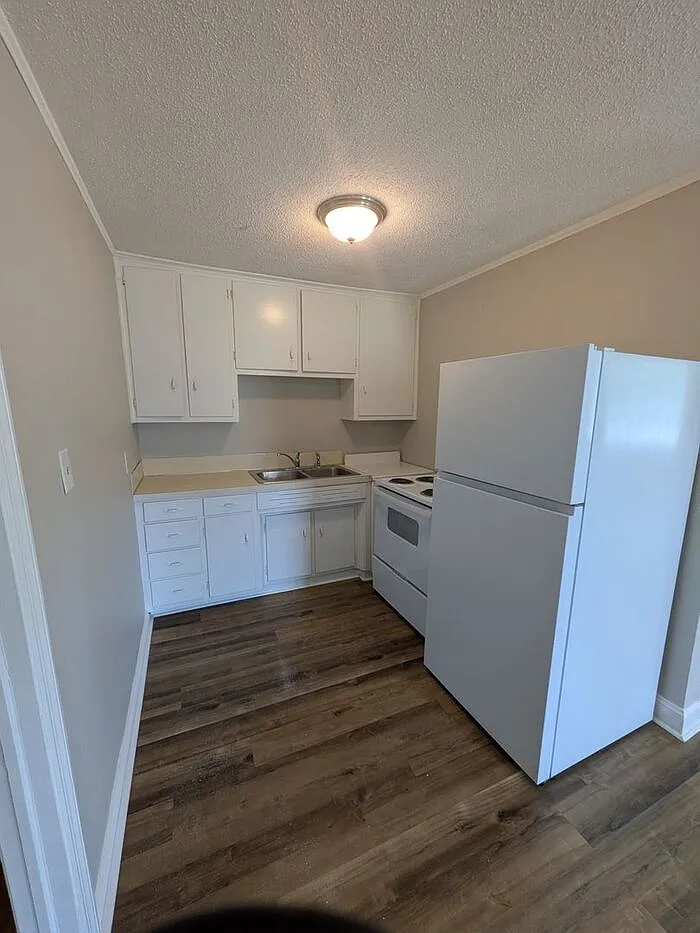 2 bed, 1.0 bath, $845 — Photo 4