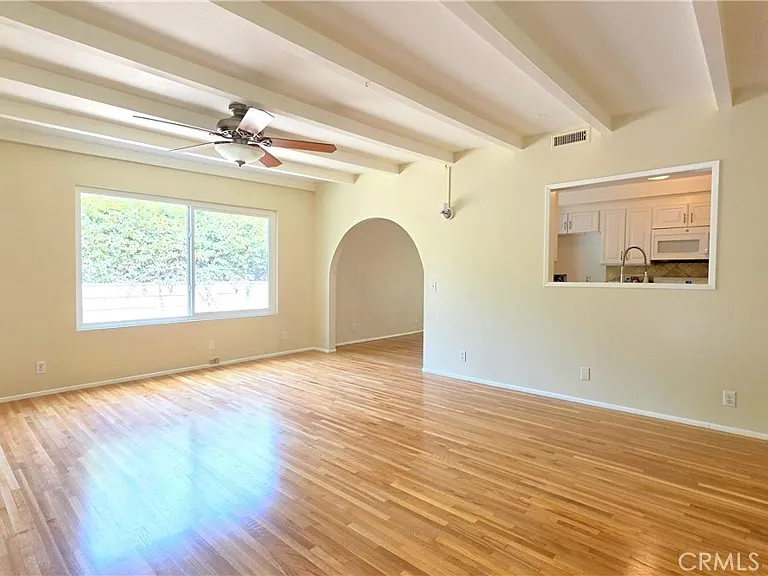 182 E Green St — Photo 4