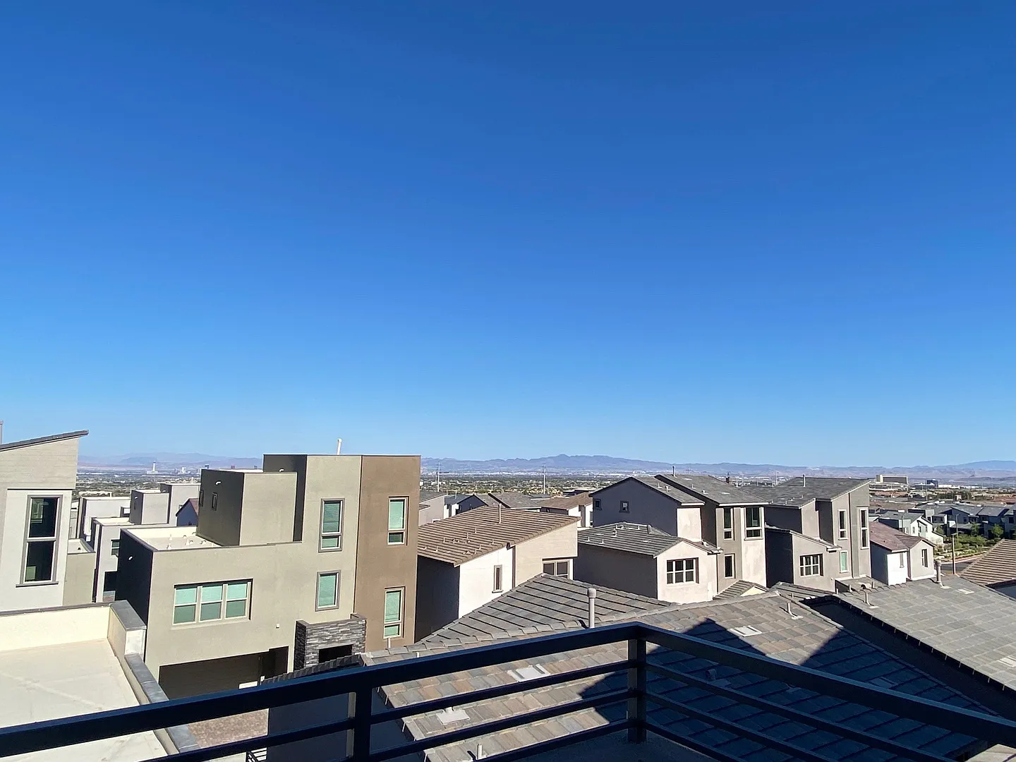 3 bed, 1898 sqft, $3,000 — Photo 3