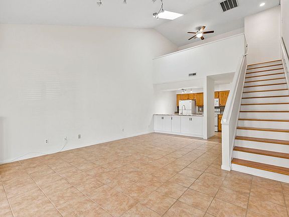3rd image of 900 Courtyard Dr. #K8