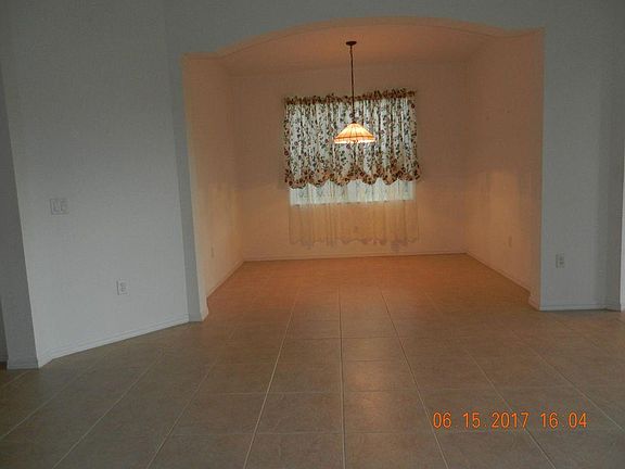 4th image of 375 SW Lake Forest Way
