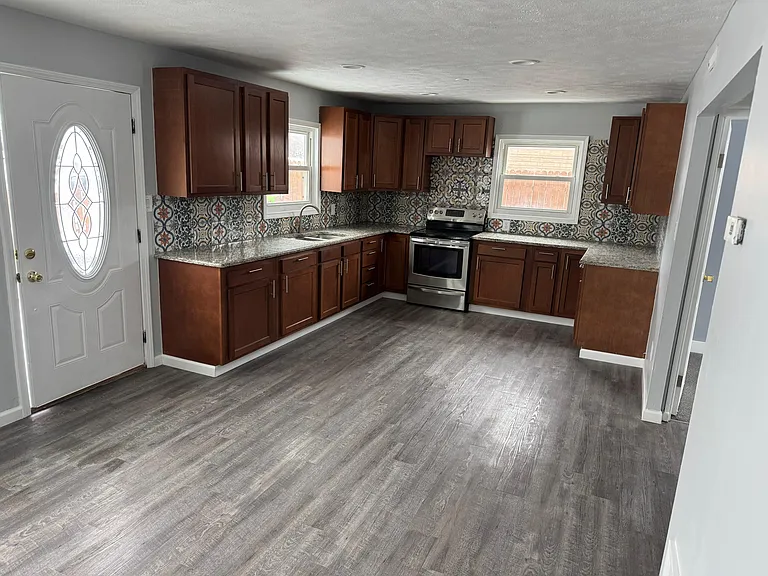416 E Chippewa Ave — Photo 5