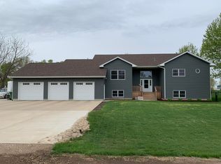 1350 N Frontier Dr, Huron, SD 57350