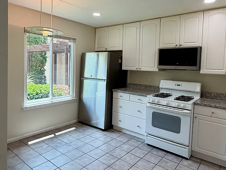 56 Gate House Ln — Photo 8