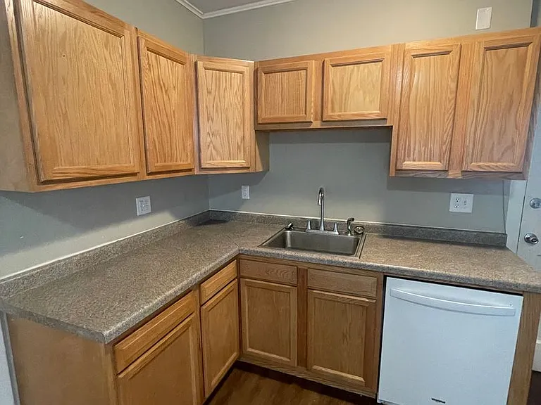 2214 W 3rd St — Photo 4