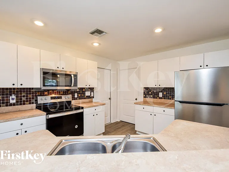 1418 NW 19th St — Photo 7