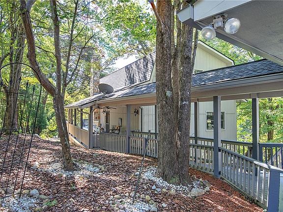 3rd image of 70 Padsett Ct