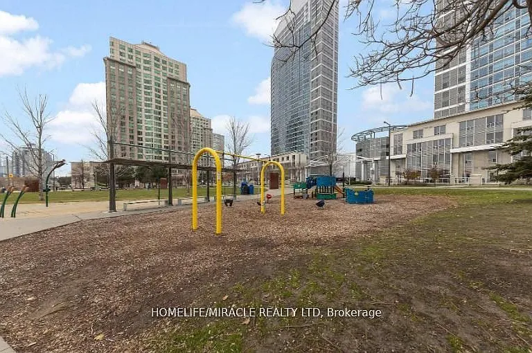 36 Lee Centre Dr #2106 — Photo 31