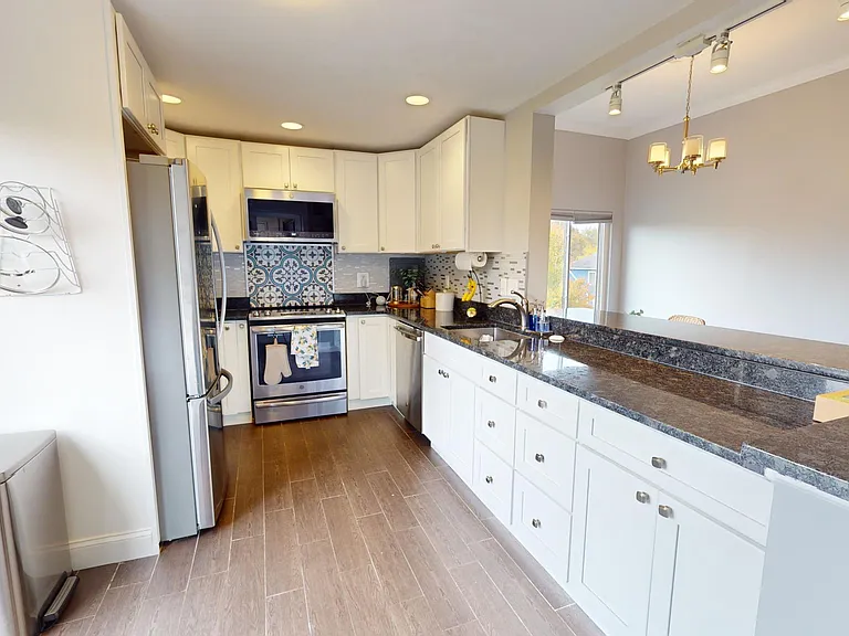 124 Roberts Ln #401 — Photo 11