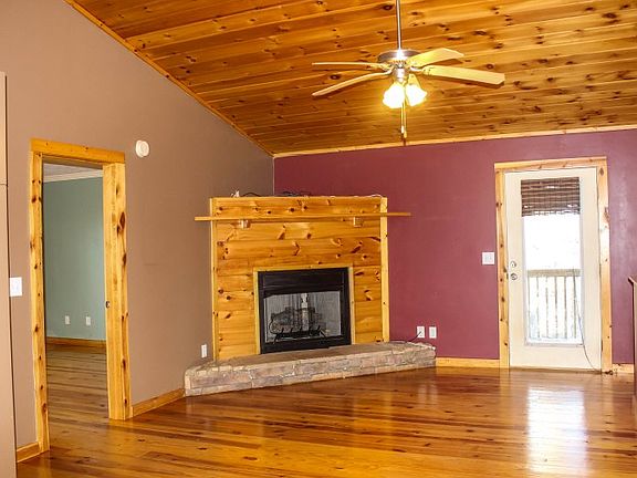 2nd image of 810 Riverview Dr