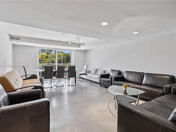 3rd image of 1720 Nw Ave #308