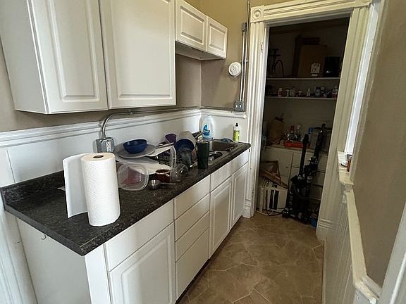 4th image of 329 N Riverfront Dr #1