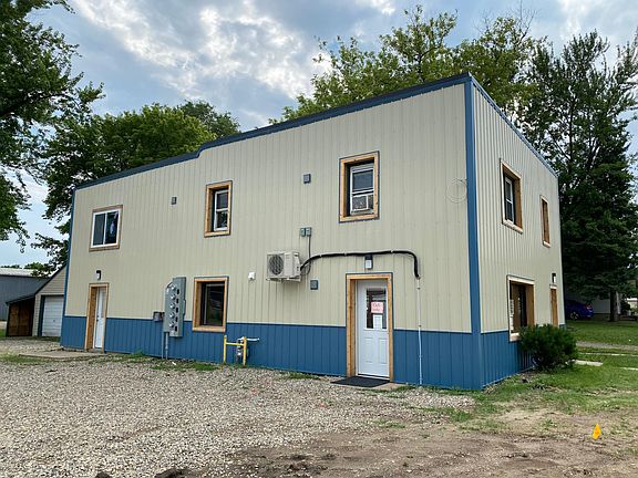 4th image of 220 E 7th St