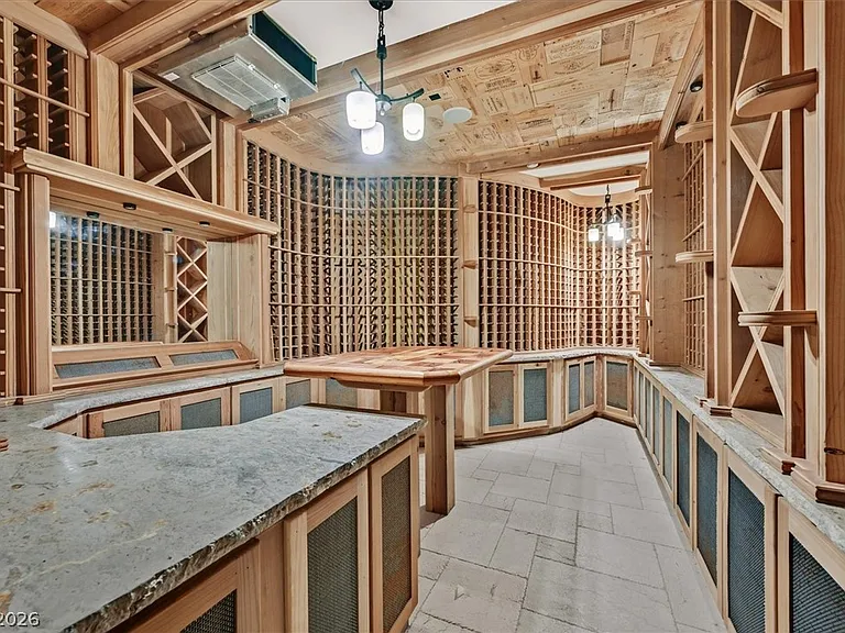 8 Rue Mediterra Dr — Photo 24