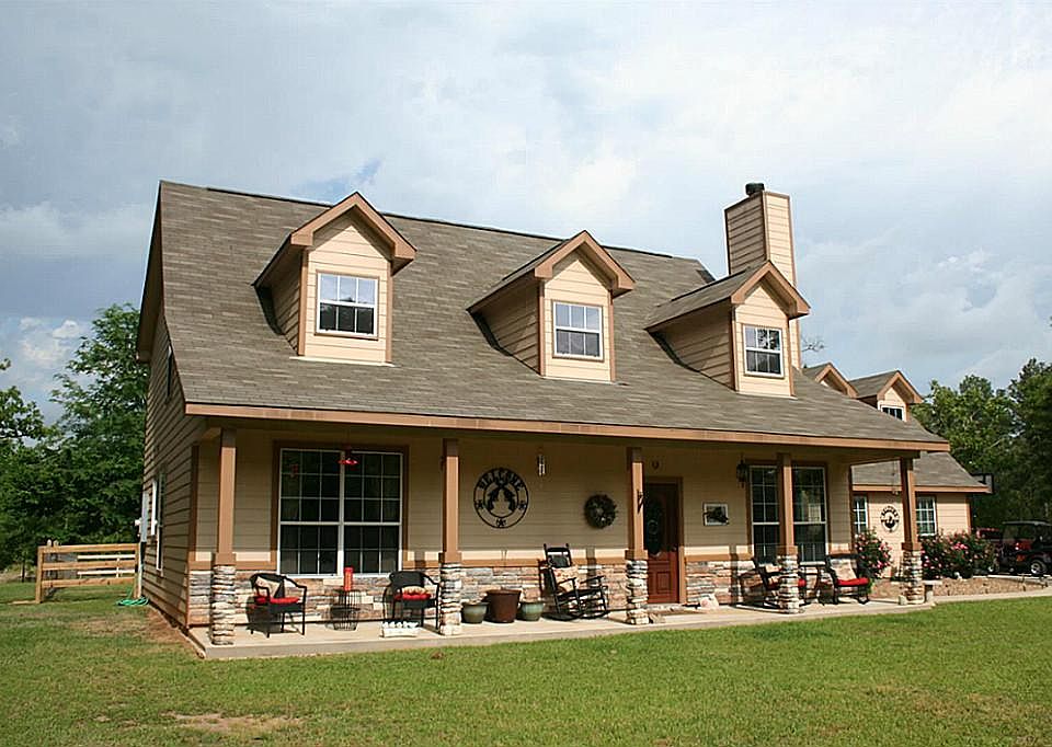 Delightful family home on 5.1 acres in Wood Creek