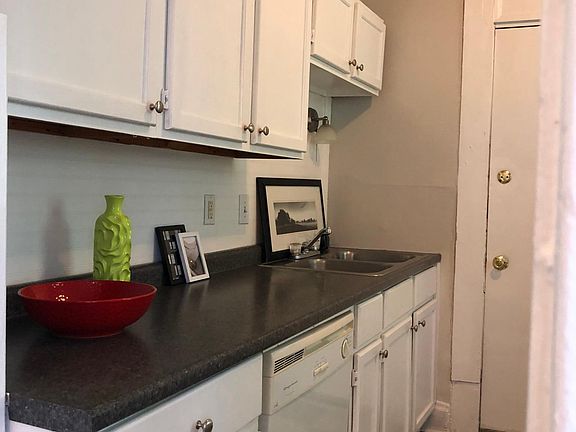 3rd image of 29 N 22nd St