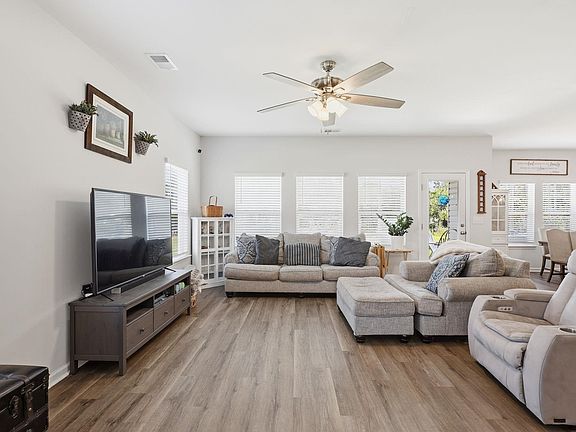 3rd image of 5085 Gladstone Dr