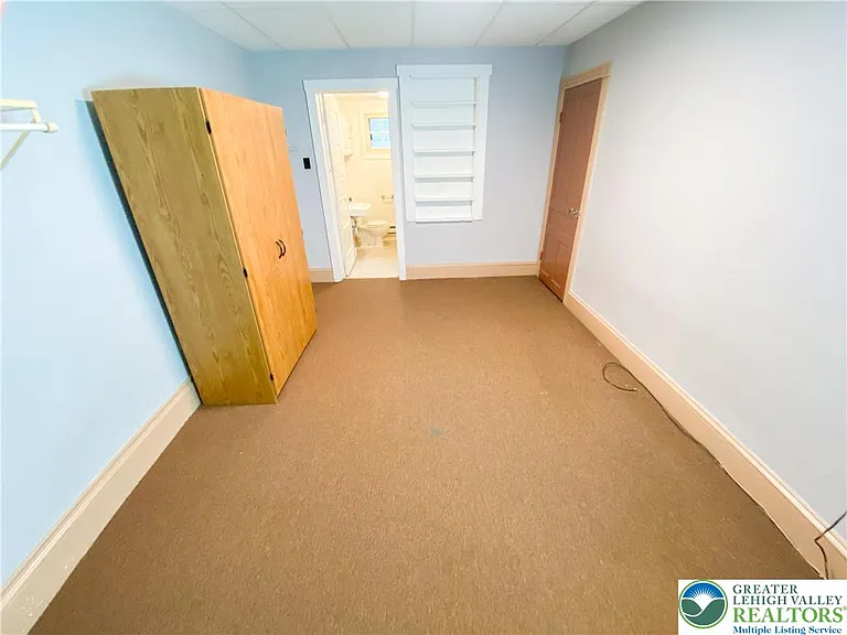 326 Lehigh Ave — Photo 9