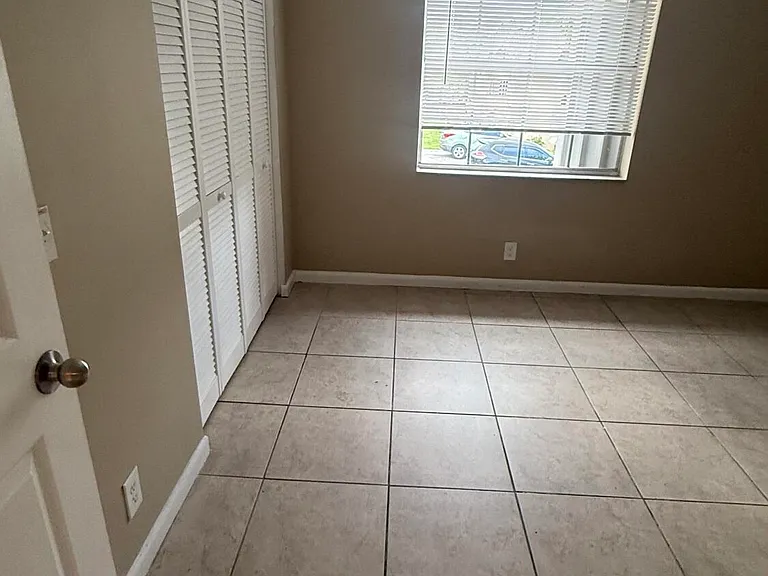 475 SE 8th St #220 — Photo 17