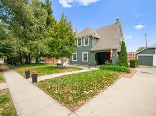 407 Greenway Ter, Kansas City, MO 64113