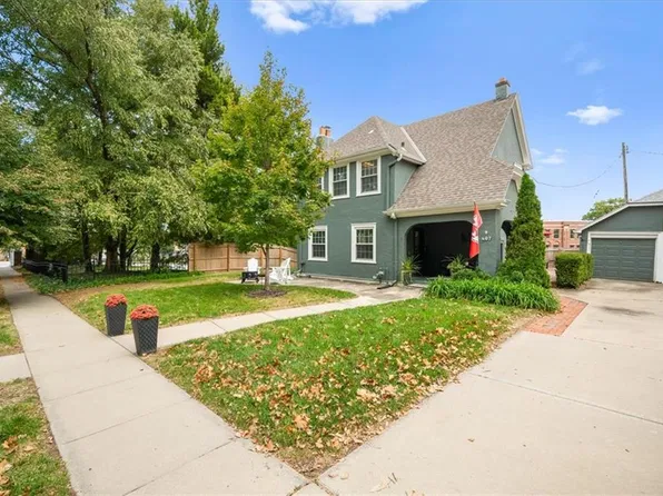 407 Greenway Ter, Kansas City, MO 64113