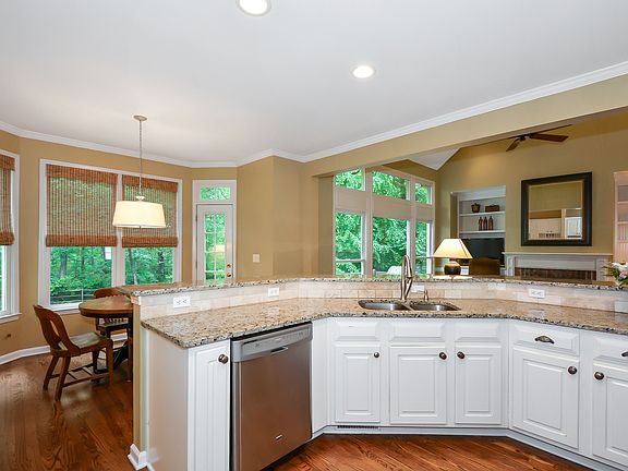 Spacious kitchen!