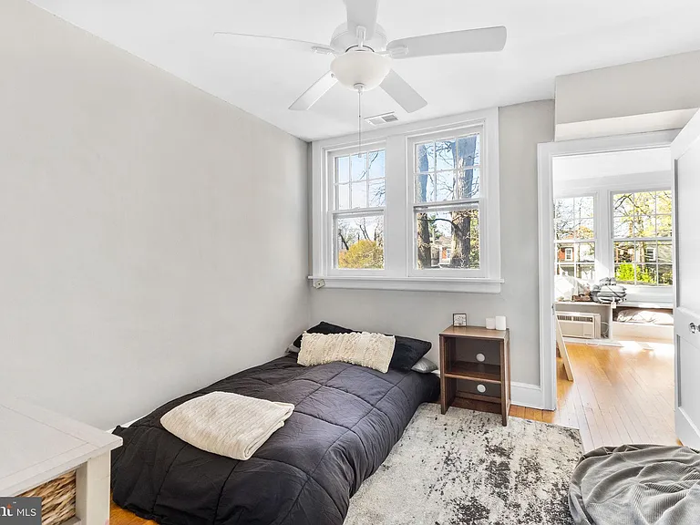 706 W 21st St — Photo 16