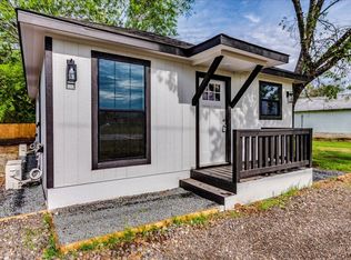 112 Gazley St #B, Smithville, TX 78957