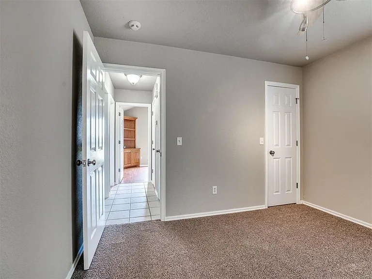1209 Stoneridge Dr — Photo 7