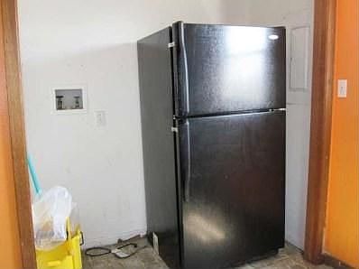 3rd image of 908 W 9th St
