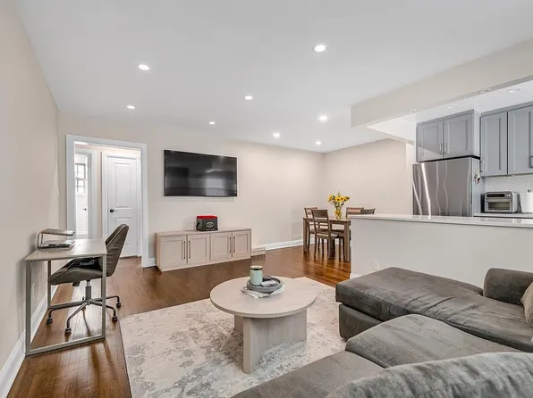 69-39 213th St Unit B, Oakland Gardens, NY 11364