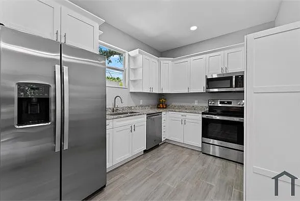 4602 N Manley St — Photo 11