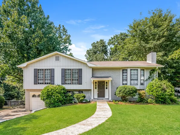 611 Ashwood Ln, Trussville, AL 35173