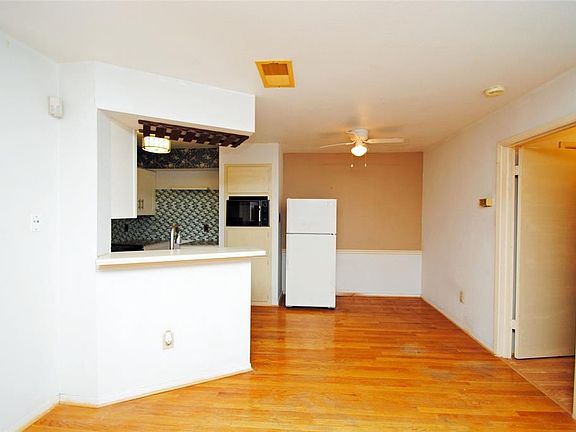 5th image of 2626 Holly Hall St APT 504