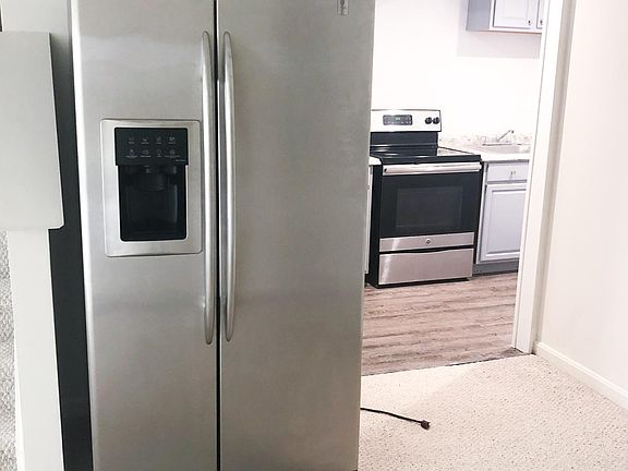 4th image of 852 Rockford Sq NE