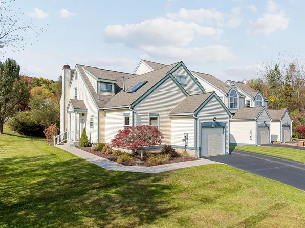 1 Dallas Ct, Endicott, NY 13760